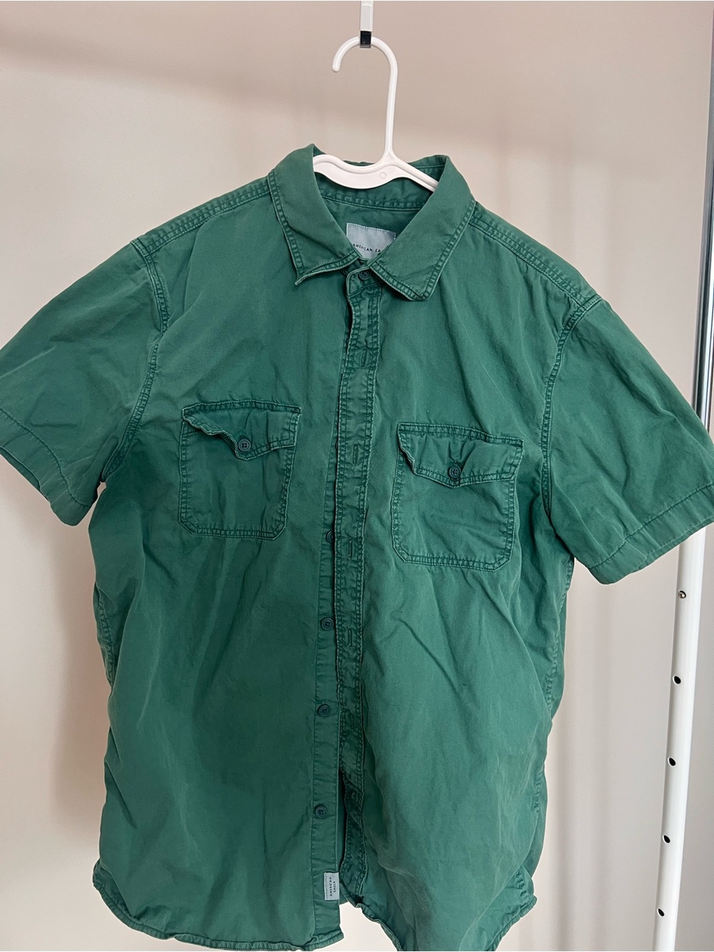 American Eagle Outfitters Men's Short-Sleeve Forest Green Button-Down Shirt